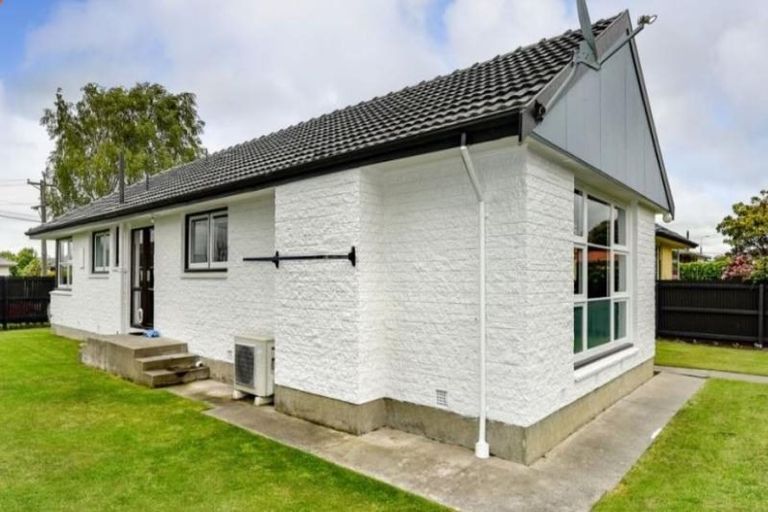 Photo of property in 1 Brookby Crescent, Avonhead, Christchurch, 8042