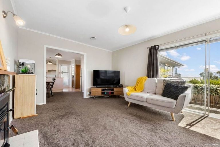 Photo of property in 87 Awaroa Road, Sunnyvale, Auckland, 0612