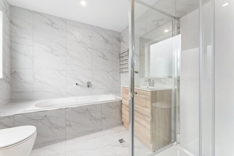 Photo of property in 1/4118b Great North Road, Glen Eden, Auckland, 0602