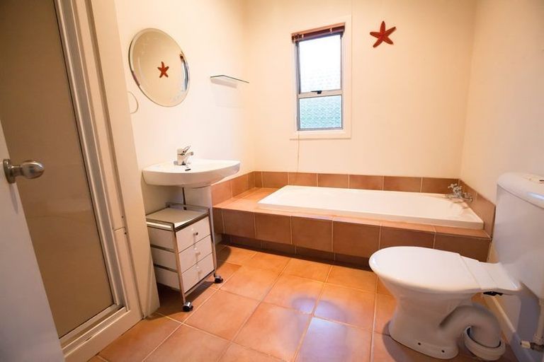 Photo of property in 62 Saddleback Rise, Murrays Bay, Auckland, 0630