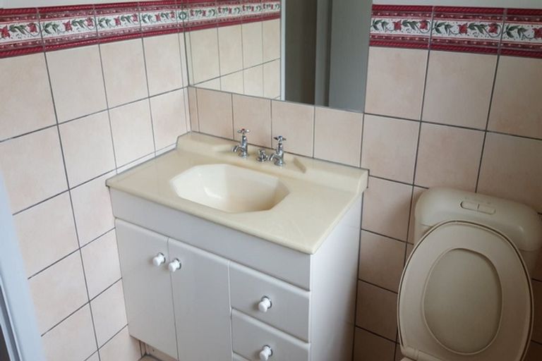 Photo of property in 1 Ludecke Place, Sockburn, Christchurch, 8042