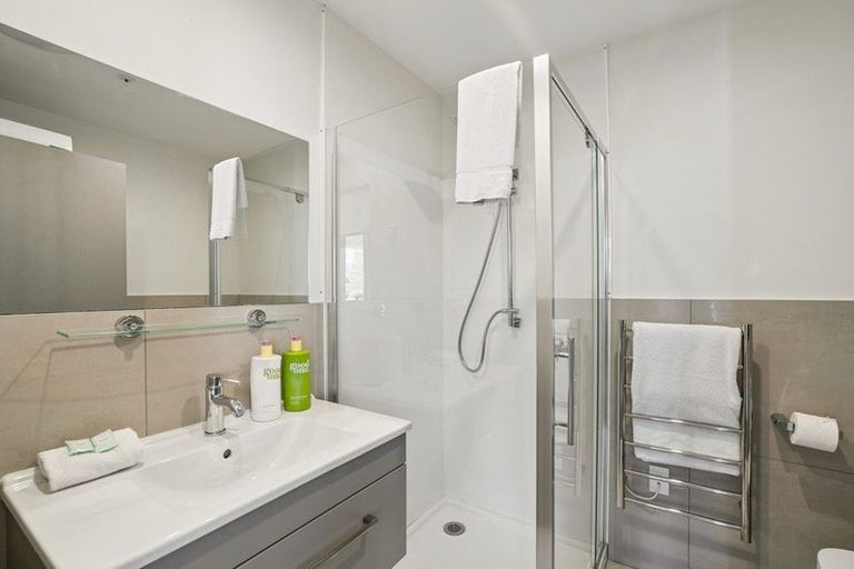 Photo of property in Wyndham Gardens Apartments, 30 Red Oaks Drive, Frankton, Queenstown, 9300