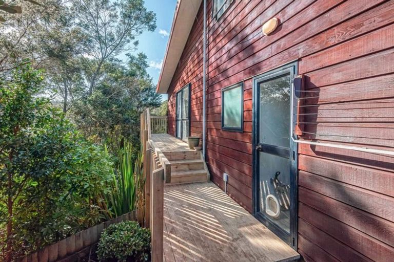 Photo of property in 2/41 Radiata Lane, Chatswood, Auckland, 0626