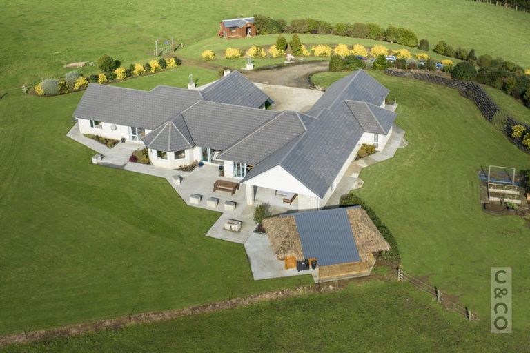 Photo of property in 1242 State Highway 16, Waimauku, 0883