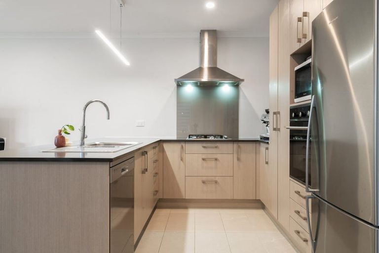 Photo of property in 31 Katipo Road, Takanini, 2112