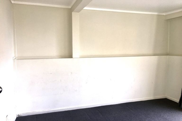 Photo of property in 1/30 Chislehurst Street, Henderson, Auckland, 0612