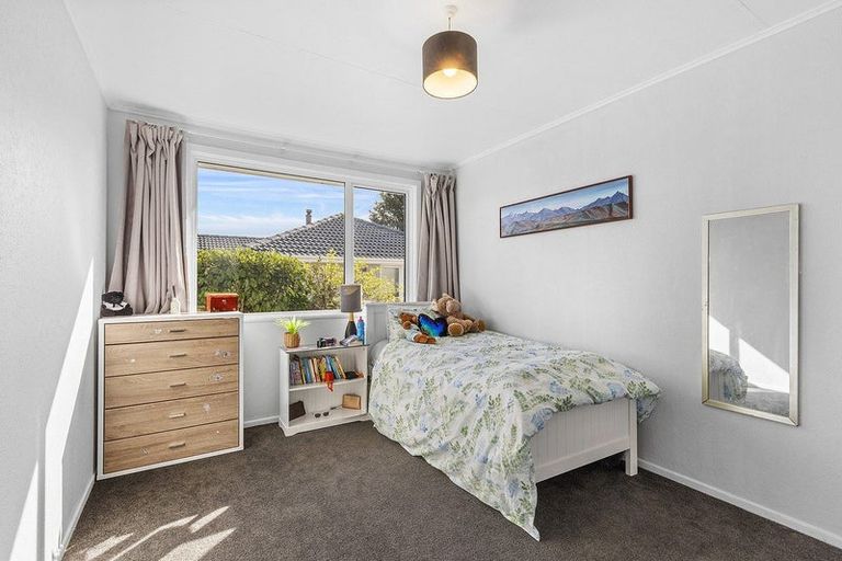 Photo of property in 35 Beauzami Crescent, Ascot Park, Porirua, 5024