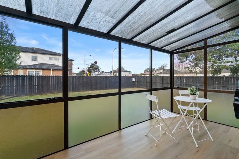 Photo of property in 76 Manuroa Road, Takanini, 2112