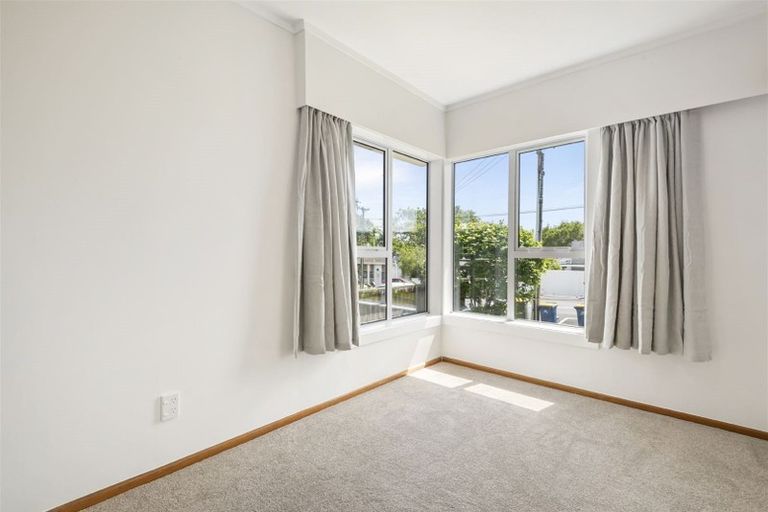 Photo of property in 1/8 Waterloo Road, Milford, Auckland, 0620