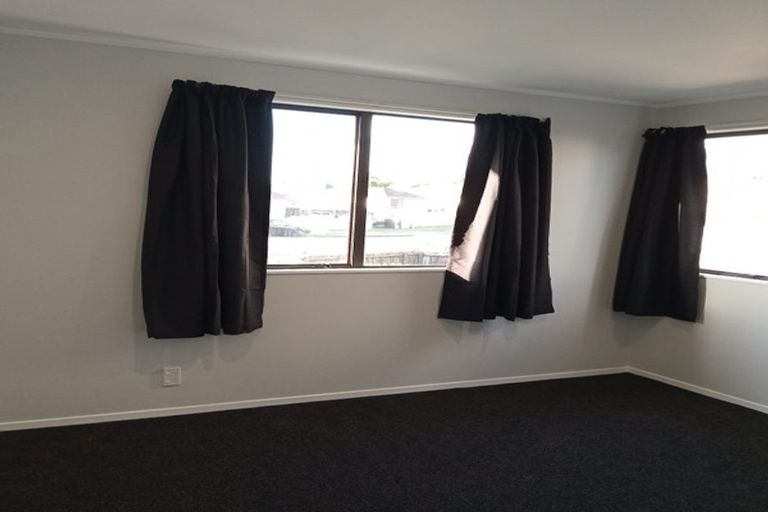 Photo of property in 2/8 Myna Place, Weymouth, Auckland, 2103