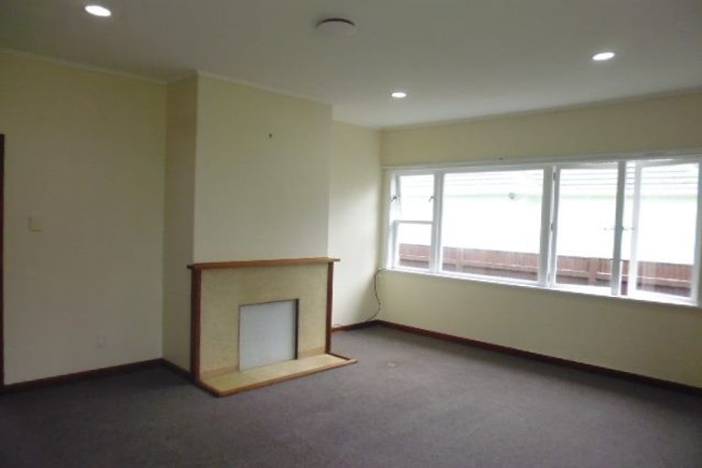 Photo of property in 17 Roberts Street, Epuni, Lower Hutt, 5011