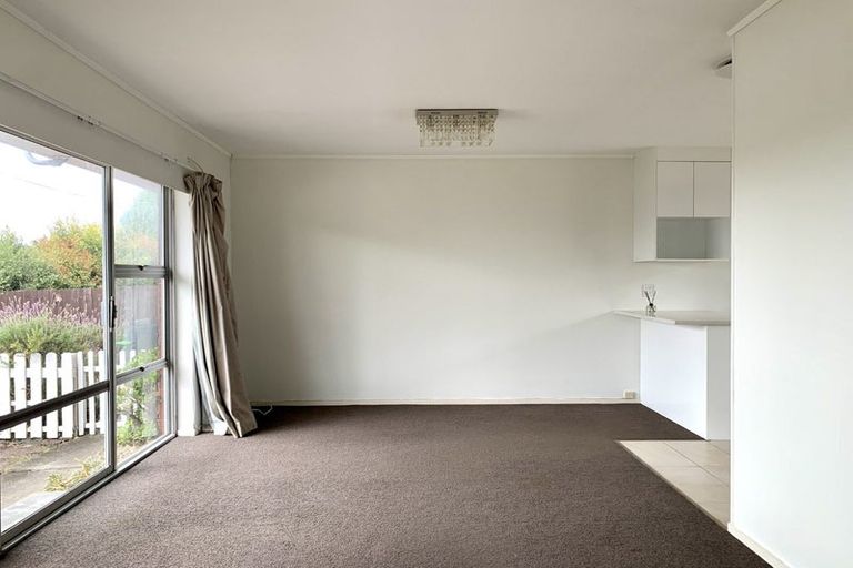 Photo of property in 2/58 Glengarry Road, Glen Eden, Auckland, 0602