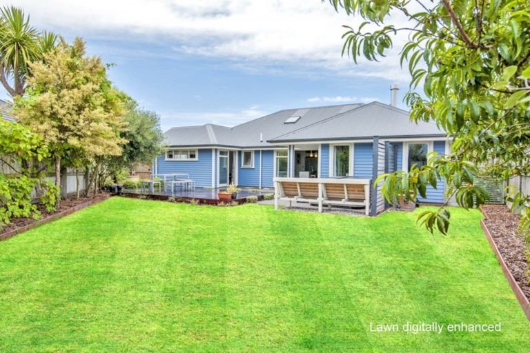 Photo of property in 11 Courtfield Close, Parklands, Christchurch, 8083