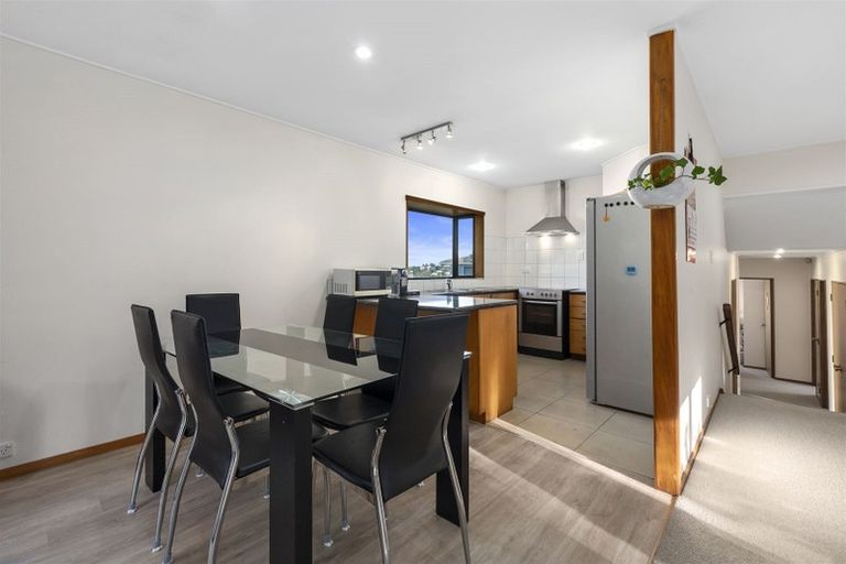 Photo of property in 3/43-53 Chivalry Road, Glenfield, Auckland, 0629