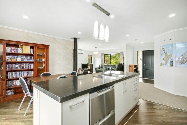 Photo of property in 32 Mount Marua Drive, Timberlea, Upper Hutt, 5018