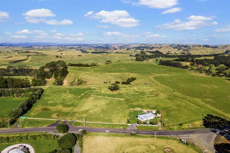 Photo of property in 2590 Awhitu Road, Awhitu, 2684