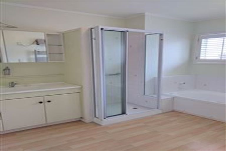 Photo of property in 1/52 Milford Road, Milford, Auckland, 0620