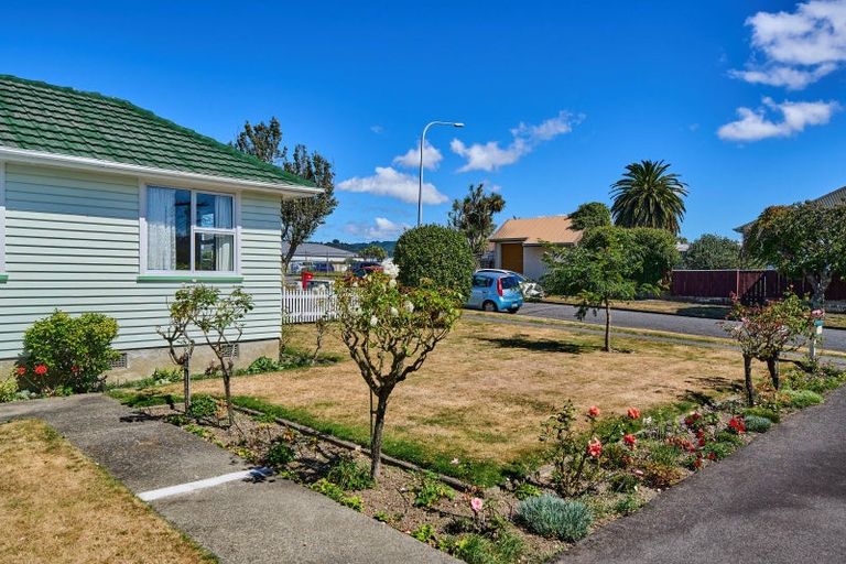 Photo of property in 2a Argyle Grove, Trentham, Upper Hutt, 5018