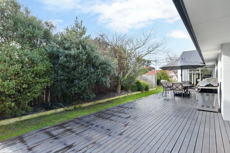 Photo of property in 1 Rue De La Mare, Parklands, Christchurch, 8083