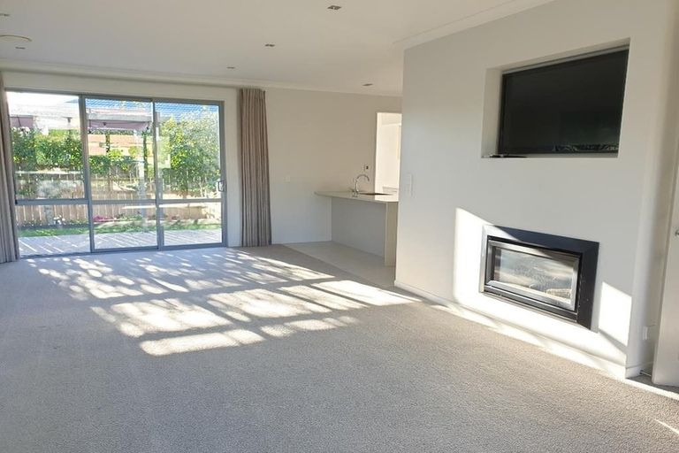 Photo of property in 5 Kelmore Place, Schnapper Rock, Auckland, 0632