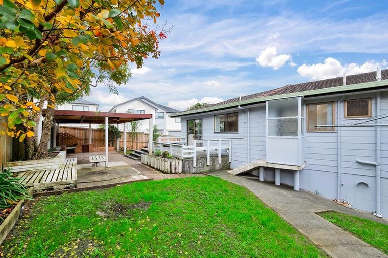 Photo of property in 4 St Catherine Crescent, West Harbour, Auckland, 0618