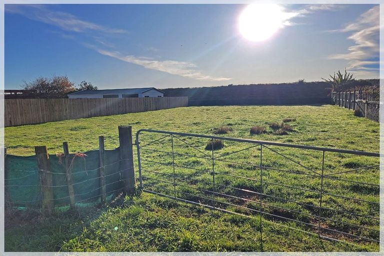 Photo of property in 18 Aru Street, Tangimoana, 4822