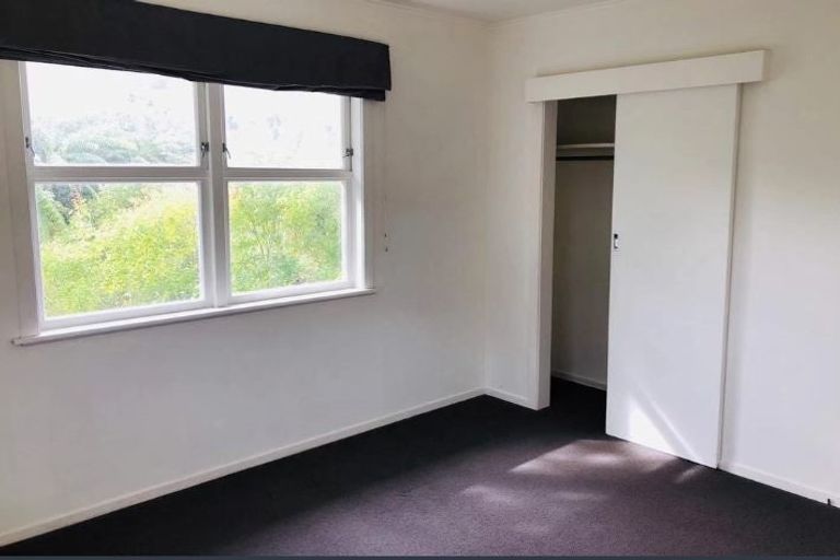 Photo of property in 61 Peach Road, Glenfield, Auckland, 0629