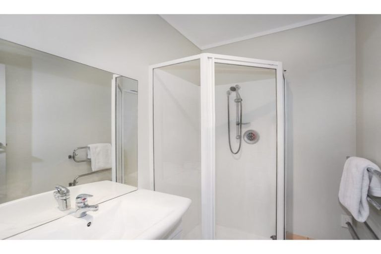 Photo of property in 1/6 Ray Small Drive, Papakura, 2110