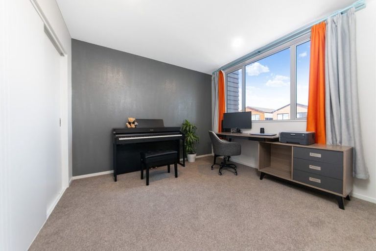 Photo of property in 10 Hea Road, Hobsonville, Auckland, 0616