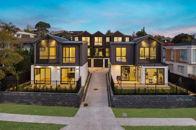 Photo of property in 10d Prince Regent Drive, Half Moon Bay, Auckland, 2012