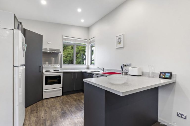 Photo of property in 34 Cave Road, Houghton Bay, Wellington, 6023