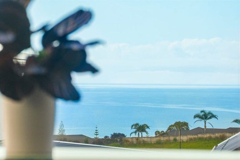 Photo of property in 62 Matangi View Drive, Orewa, 0931