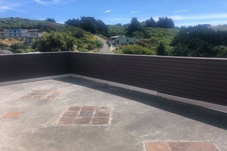 Photo of property in 18 Jasmine Grove, Maungaraki, Lower Hutt, 5010