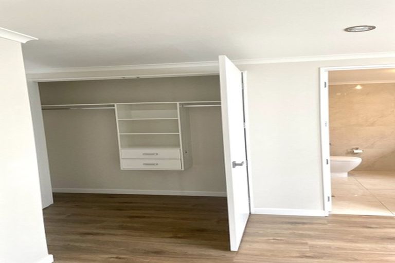 Photo of property in 40 Corricvale Way, Northcross, Auckland, 0630