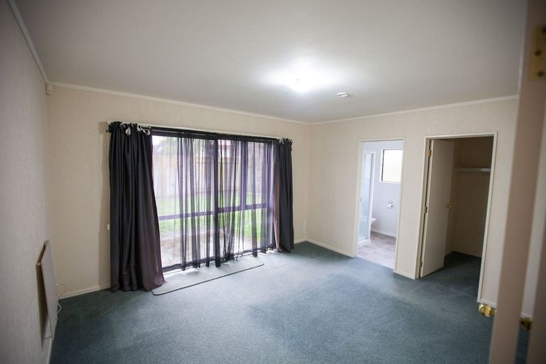 Photo of property in 21 Logan Way, Kelvin Grove, Palmerston North, 4414