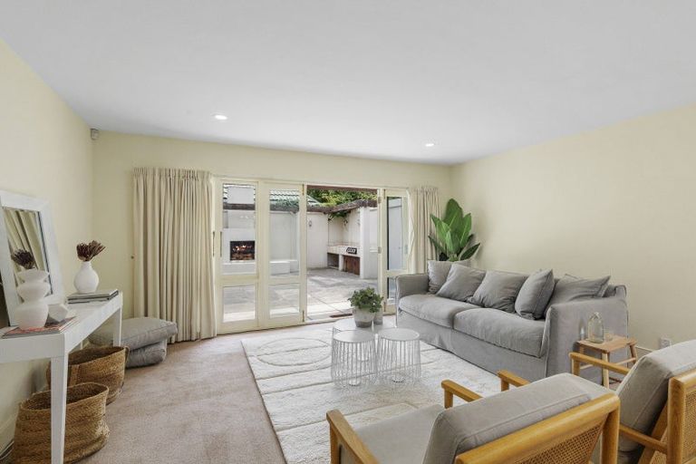 Photo of property in 2/11 Memorial Avenue, Ilam, Christchurch, 8053