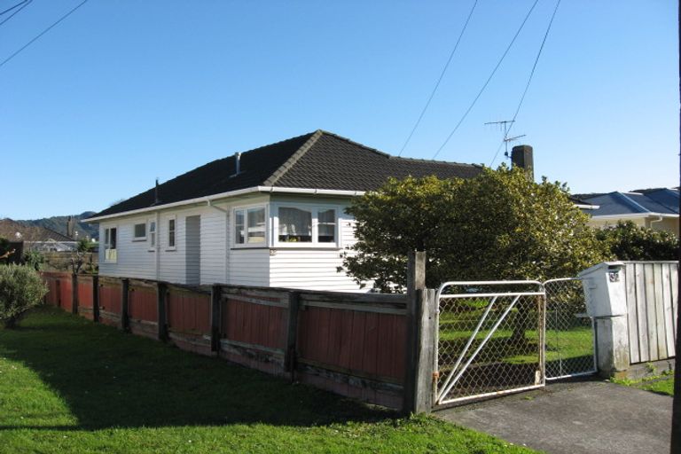Photo of property in 32 Norfolk Street, Wainuiomata, Lower Hutt, 5014