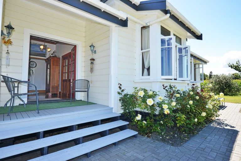 Photo of property in 17 Cemetery Road, Patutahi, Gisborne, 4072