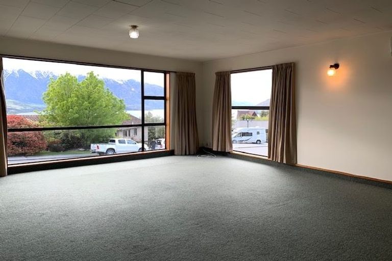 Photo of property in 18a Wynyard Crescent, Fernhill, Queenstown, 9300