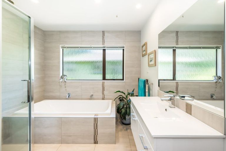 Photo of property in 50 Dale Road, Raumati South, Paraparaumu, 5032