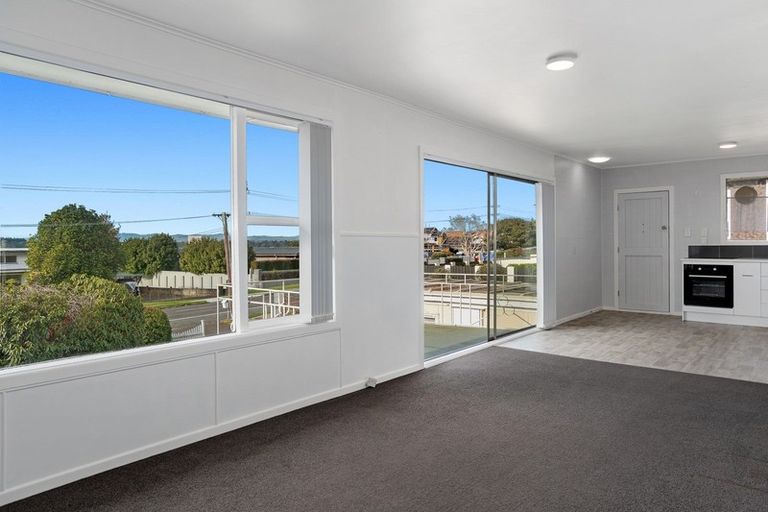 Photo of property in 56 Omokoroa Road, Omokoroa, 3114