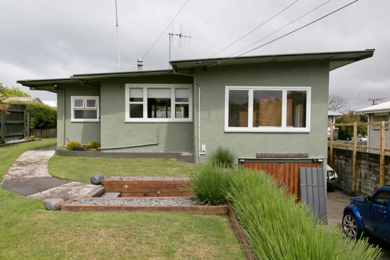 Photo of property in 17 Taupo View Road, Taupo, 3330