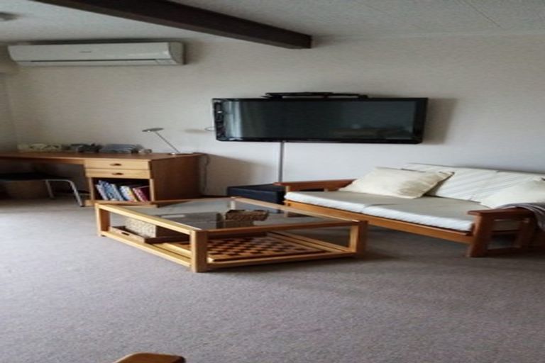 Photo of property in 16a Parklands Drive, Karori, Wellington, 6012