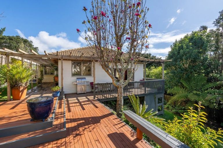 Photo of property in 17 Woodridge Avenue, Northcross, Auckland, 0630