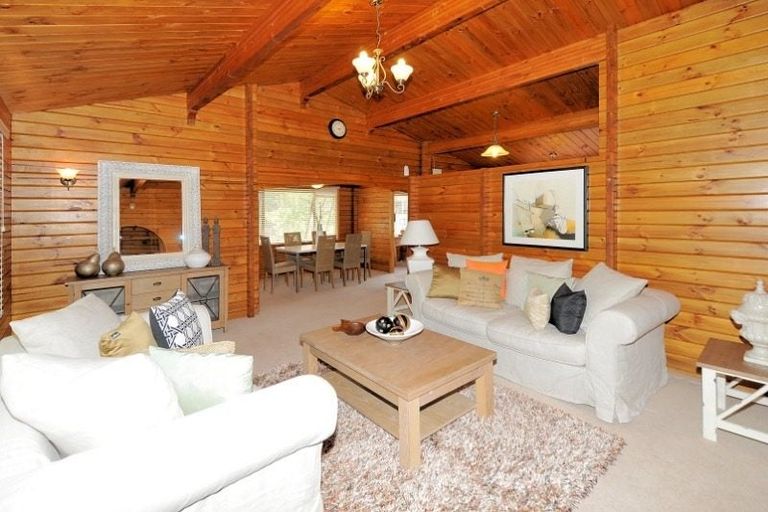 Photo of property in 21 Unsworth Drive, Unsworth Heights, Auckland, 0632