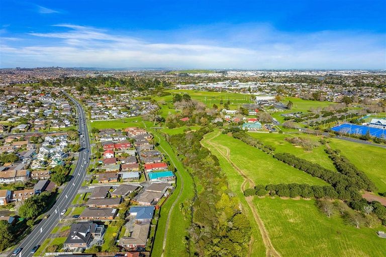 Photo of property in 65 Aviemore Drive, Highland Park, Auckland, 2010