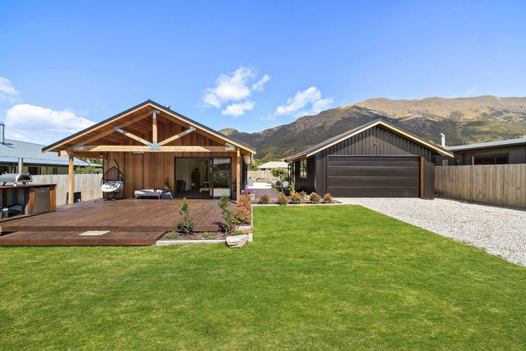 Photo of property in 19 Pennycook Place, Lake Hawea, Wanaka, 9382