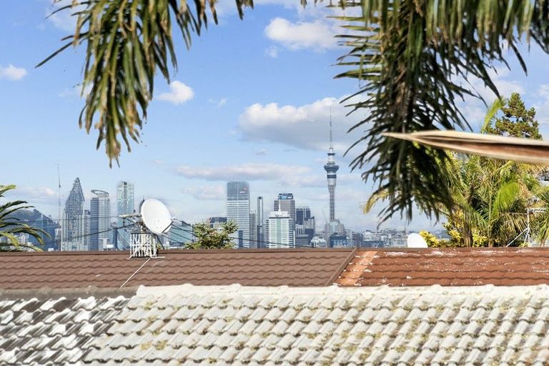 Photo of property in 2/317 Lake Road, Hauraki, Auckland, 0622