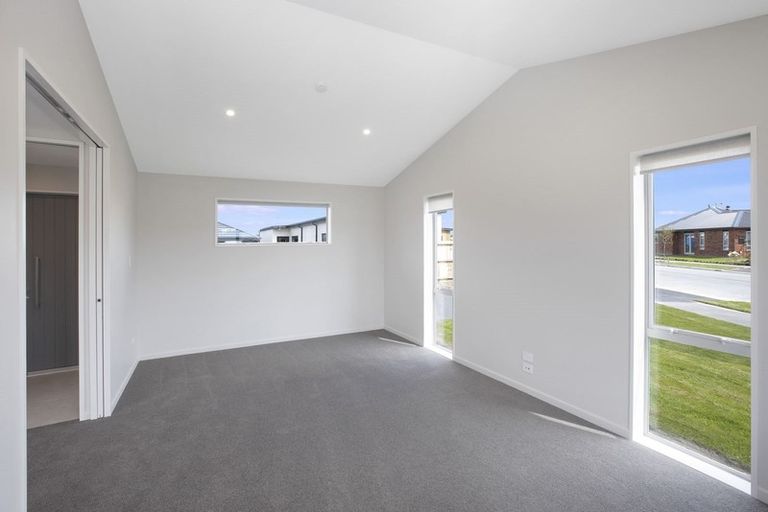 Photo of property in 13 Loch Tanna Way, Broomfield, Christchurch, 8042