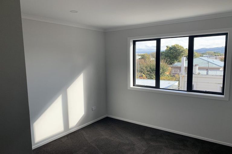 Photo of property in 91c Whites Line East, Waiwhetu, Lower Hutt, 5010